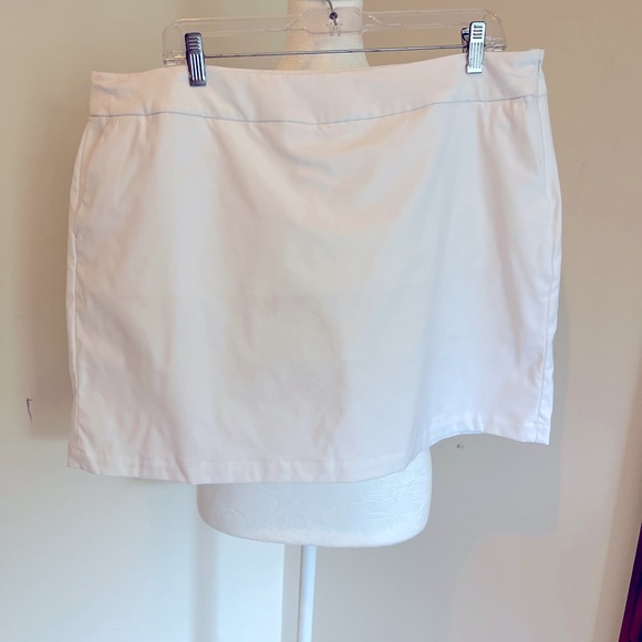Nike Dresses & Skirts - Nike Dri-fit golf skirt white sz 18